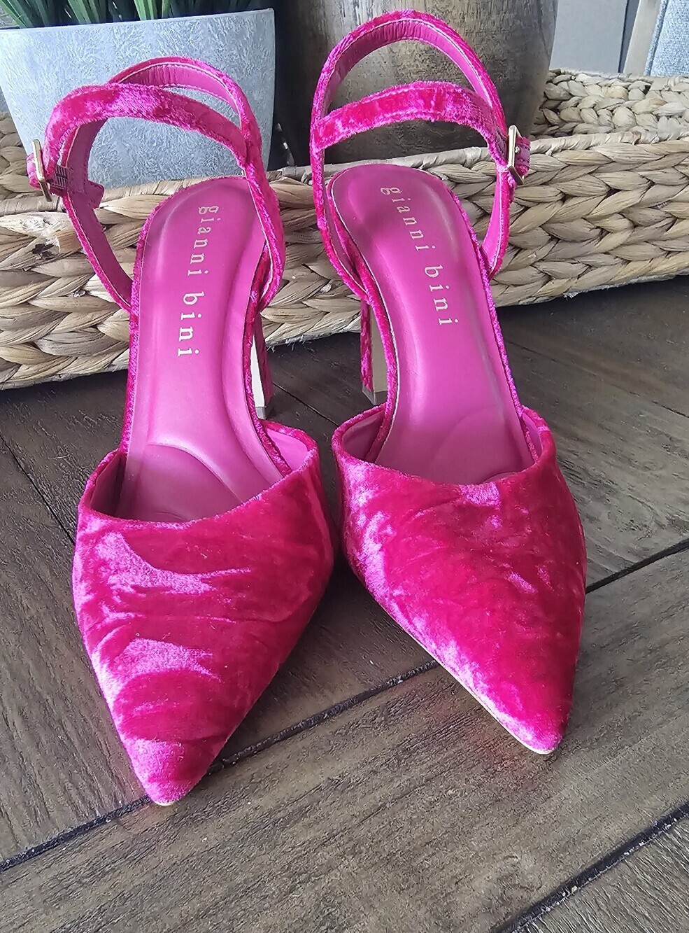 Gianni Bini Hot Pink Velvet Pointed Slingback Heels Shoes Women's Size 8.5